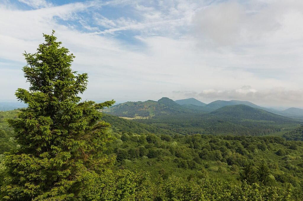Chaîne des Puys : comment l’Auvergne valorise ses volcans classés à l’Unesco