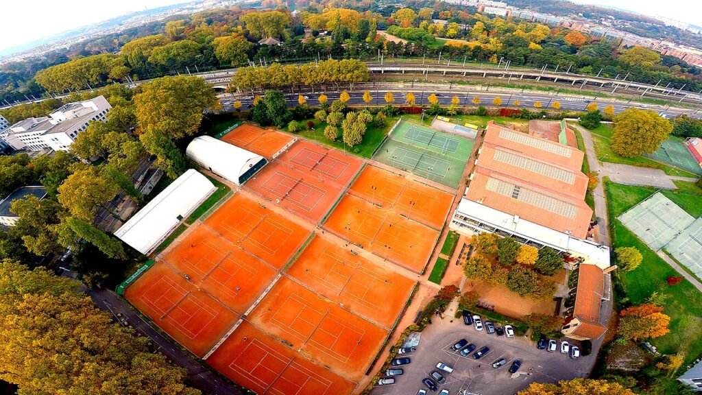 En famille sur le court : le tennis, un sport à partager entre générations