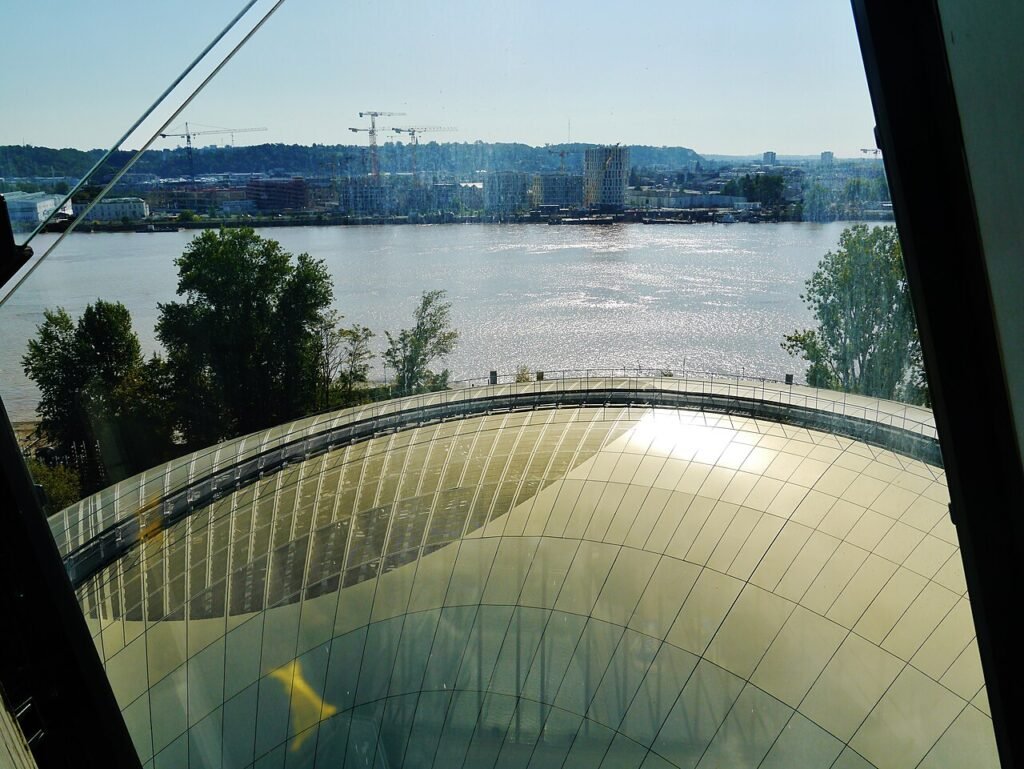 La Cité du Vin de Bordeaux, vitrine mondiale du vignoble aquitain